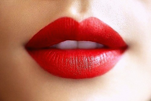Getting The Perfect Holiday Red Lip