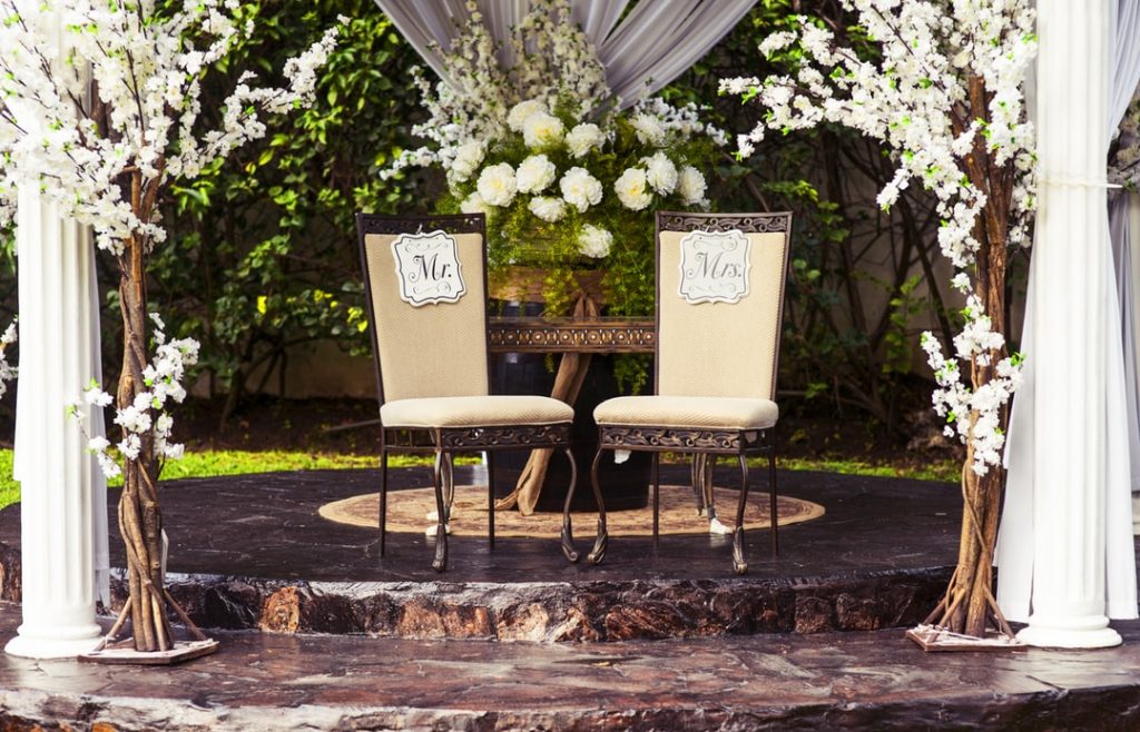 DYI-ing a Backyard Wedding? Rent These Items to Make it  Happen